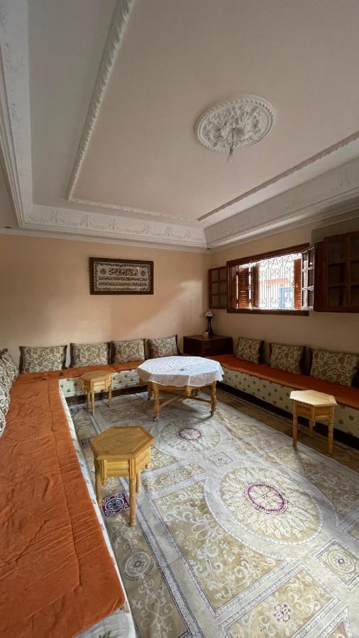 Maison De Ville Agreable Avec Un Patio Marocain Uarzazate Exterior foto