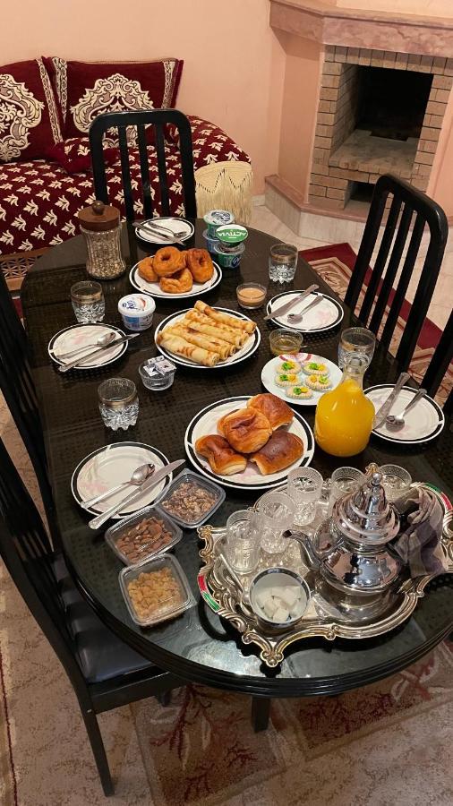 Maison De Ville Agreable Avec Un Patio Marocain Uarzazate Exterior foto
