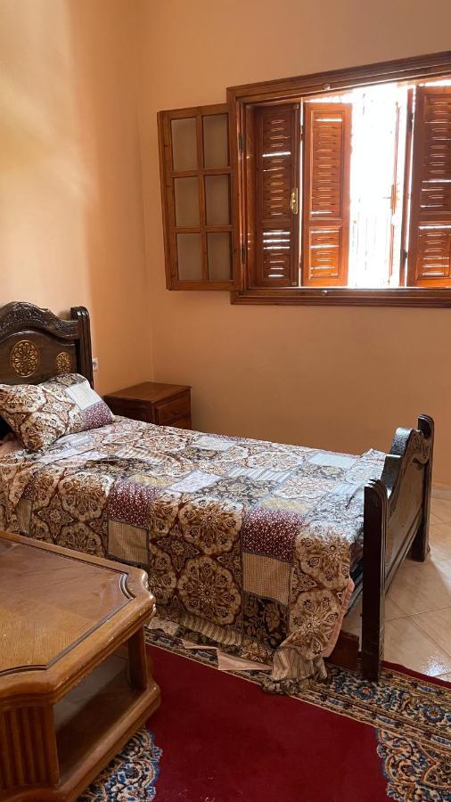 Maison De Ville Agreable Avec Un Patio Marocain Uarzazate Exterior foto